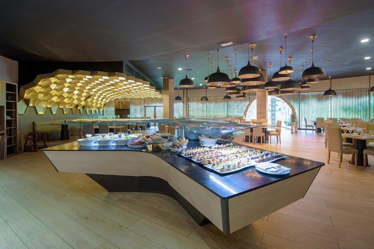 Grand Sirenis Punta Cana Resort & Aquagames Uvero Alto Exterior photo The restaurant